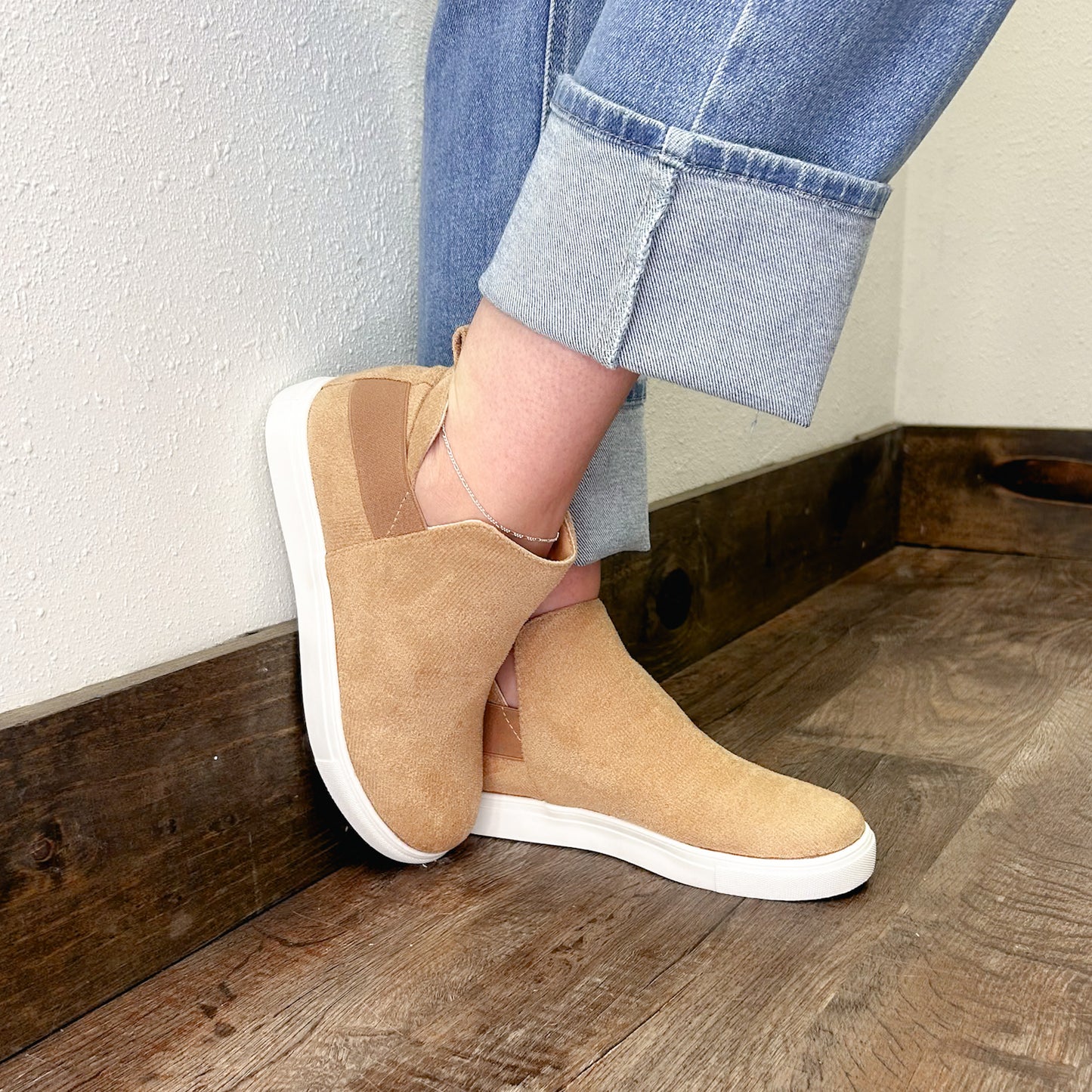 Camel High Top Sneeker