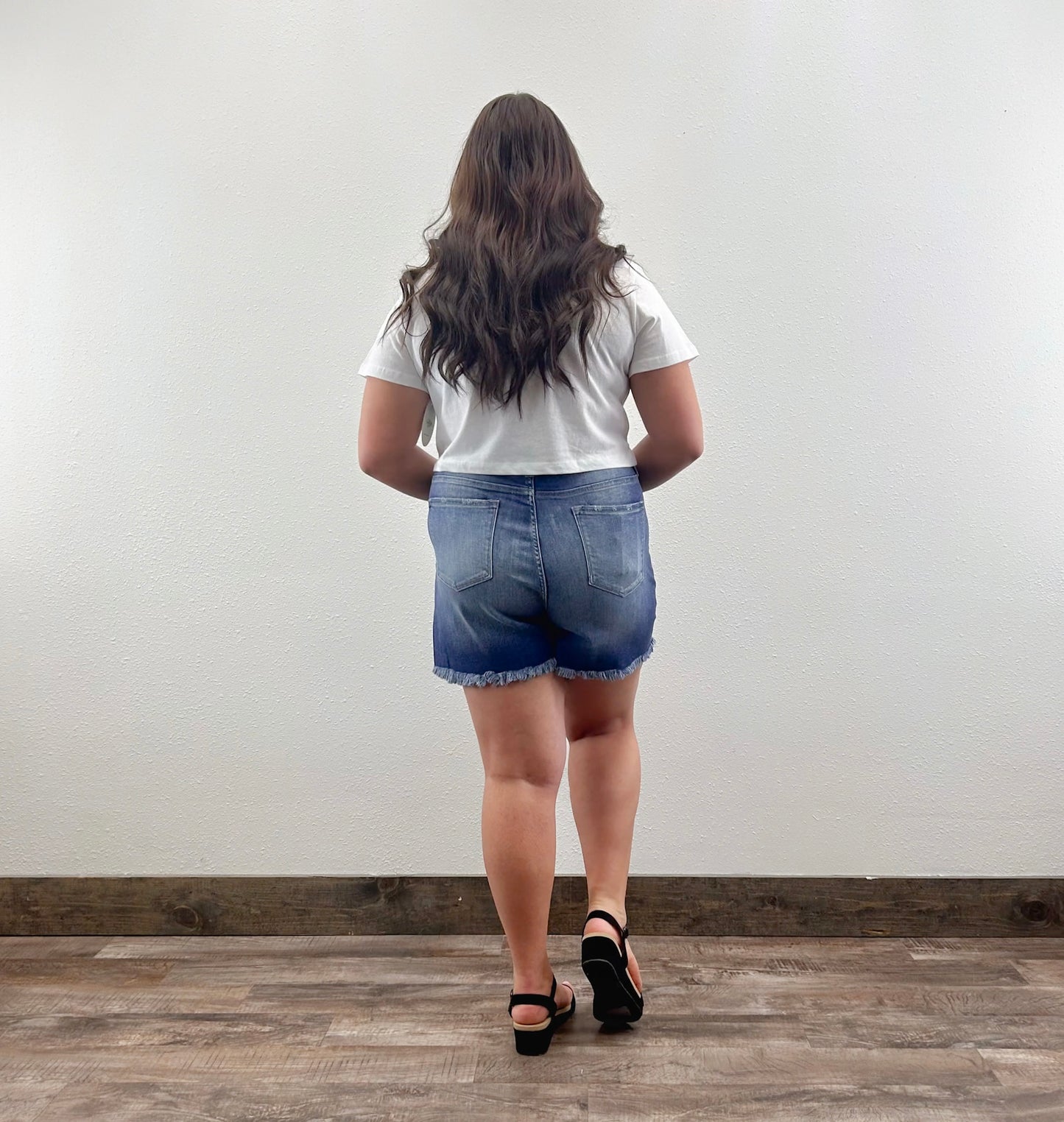 Curvy Raw Hem Shorts