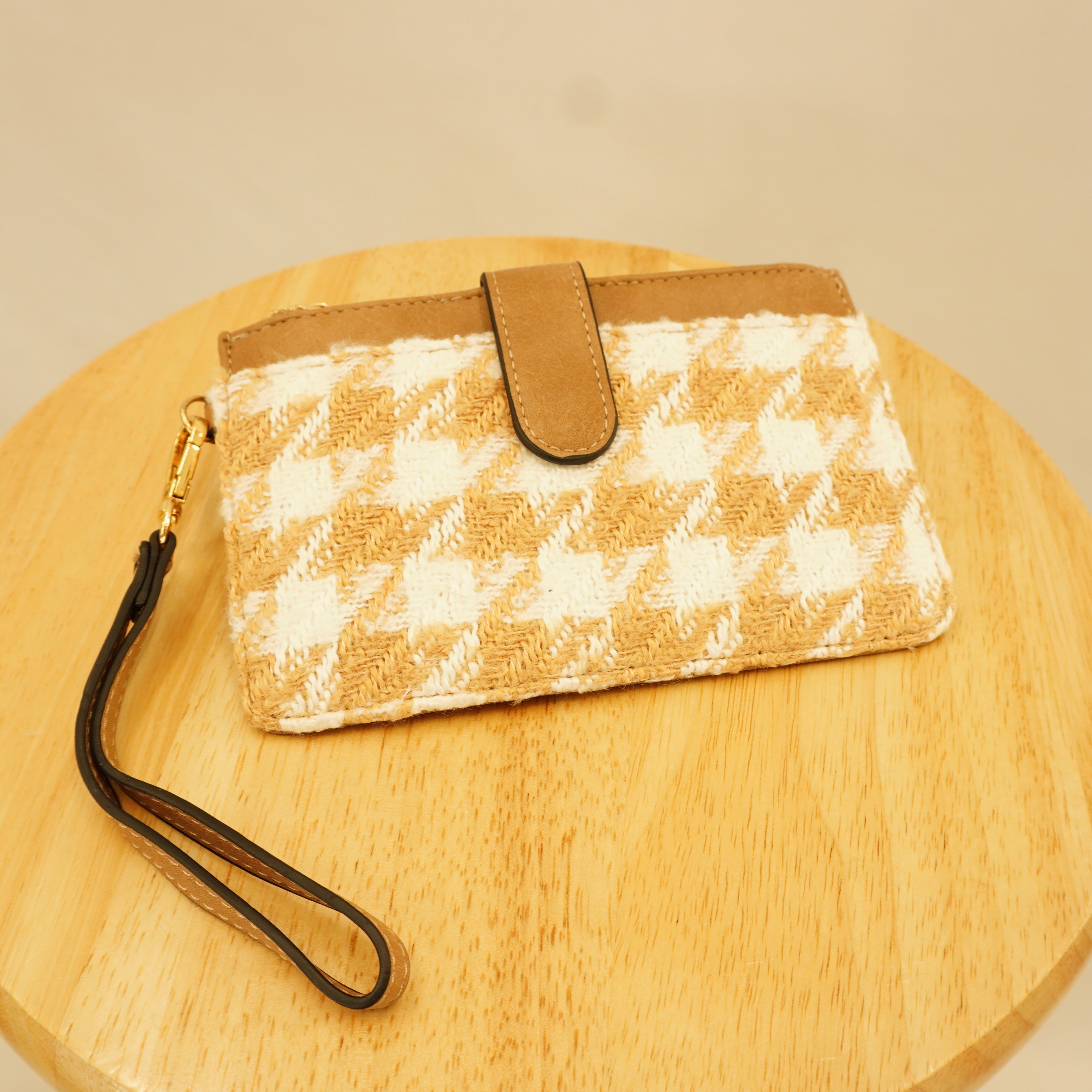 Pear Houndstooth Clutch