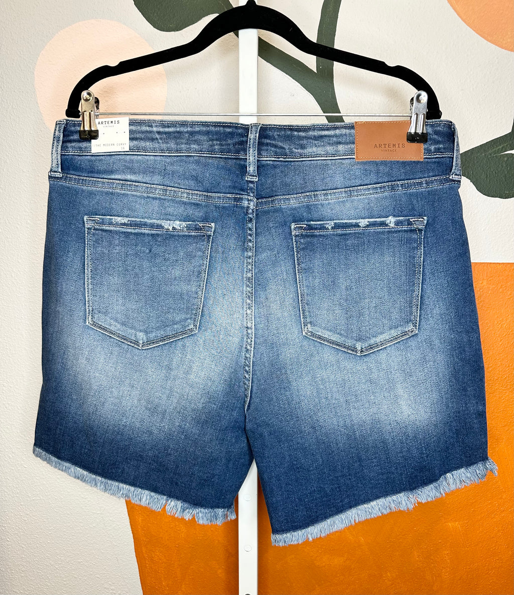 Curvy Raw Hem Shorts