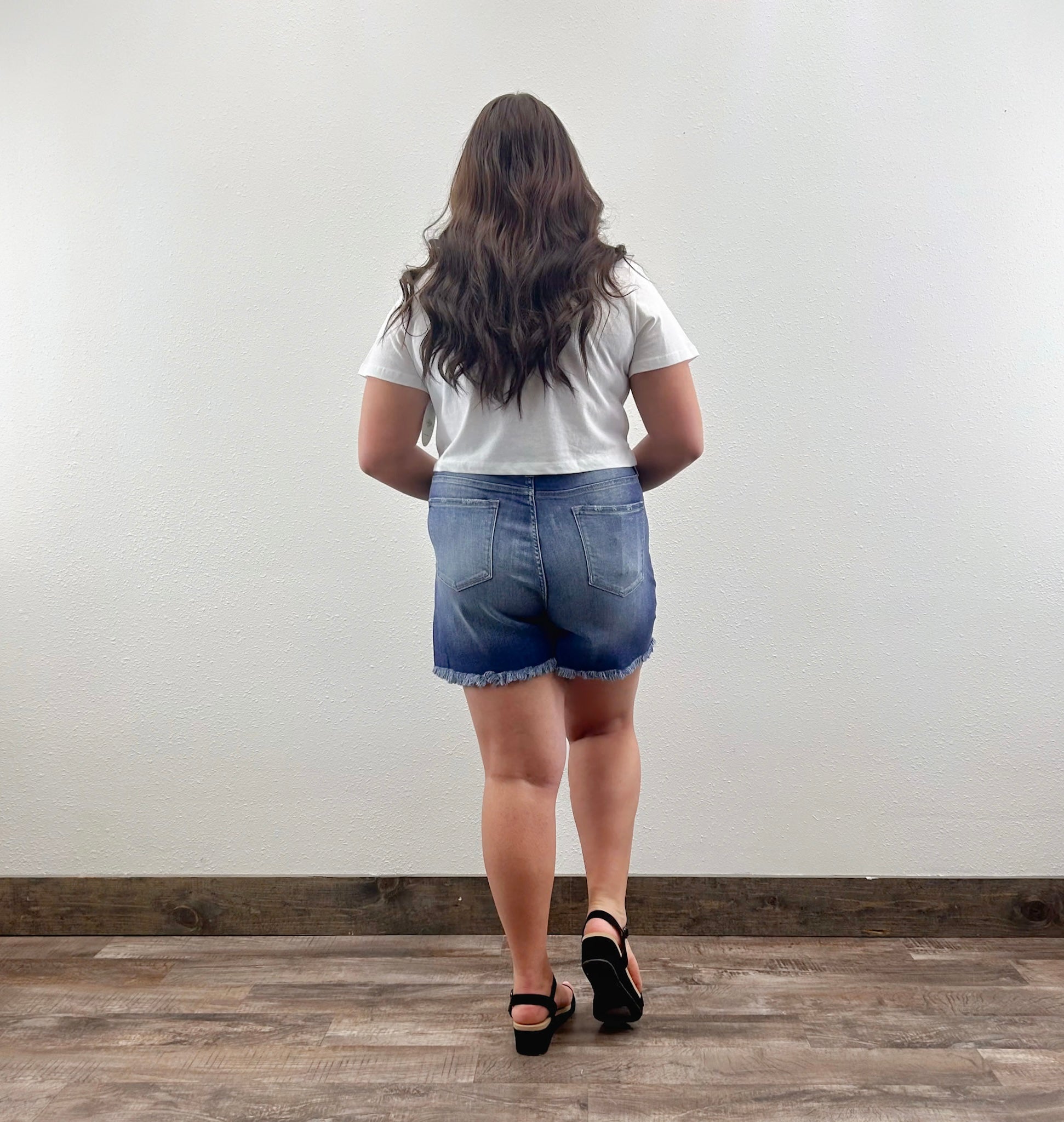 Curvy Raw Hem Shorts